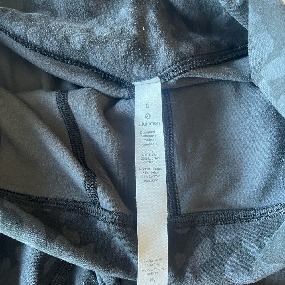 Lululemon Black Patterned Joggers - image 3
